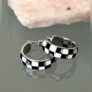 3/4"L Black White Checkers Checkered Enamel Small Hoop Nickel-Free Earrings New